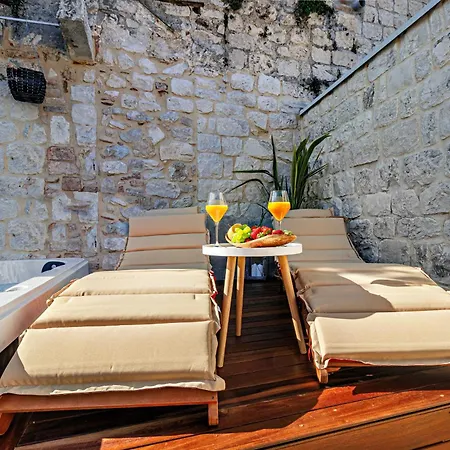 Holiday home Stone House *